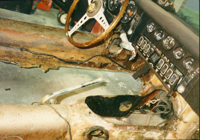 dash.jpg (47662 bytes)